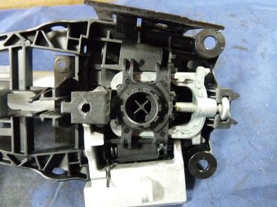 Opel Astra J 1.4 Türgriff Außen vorne links für RHD ! LH ORIGINAL gebraucht - 14096201 – Produktansicht 3