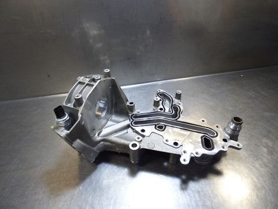 Opel Insignia 2.0 CDTI B20DTH Hochdruckpumpe Ölfiltergehause Halter Konsol – Produktansicht 1