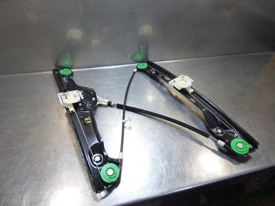 BMW 3 Series Bj:2009 Fensterheber vorne rechts ohne Motor ORIGINAL gebraucht - 7140588E – Produktansicht 1