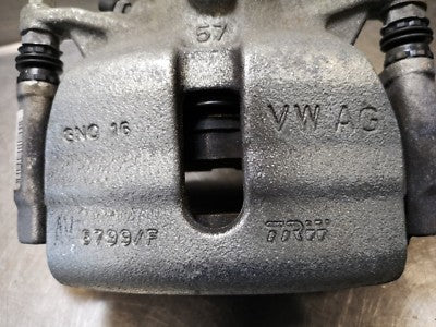 AUDI Q2 Orig. Bremssättel Vorne Rechts TRW 5714B 6799/F ! 1150 km ORIGINAL gebraucht - NEUWERTIG – Produktansicht 4