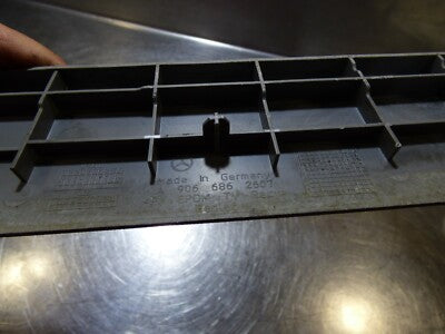 VW Crafter Mercedes Sprinter Abdeckung Trittstufe rechts A9066862607 – Produktansicht 3