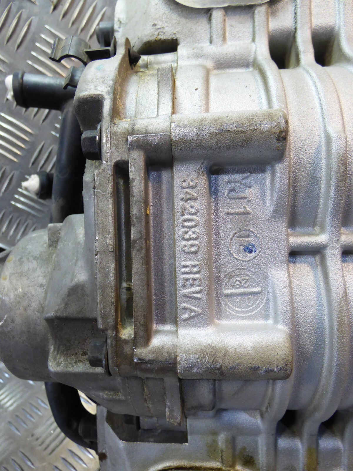 Porsche Cayenne 92A Hybrid Turbolader 06E145601G mit Ladeluftkühler ORIGINAL gebraucht - Kompressor – Produktansicht 6