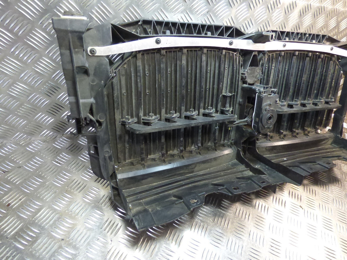 BMW X5 G05 2022 Kühlergrill Entlüftungsklappe Kühlergitter 226775 ORIGINAL gebraucht - Frontgrill – Produktansicht 6