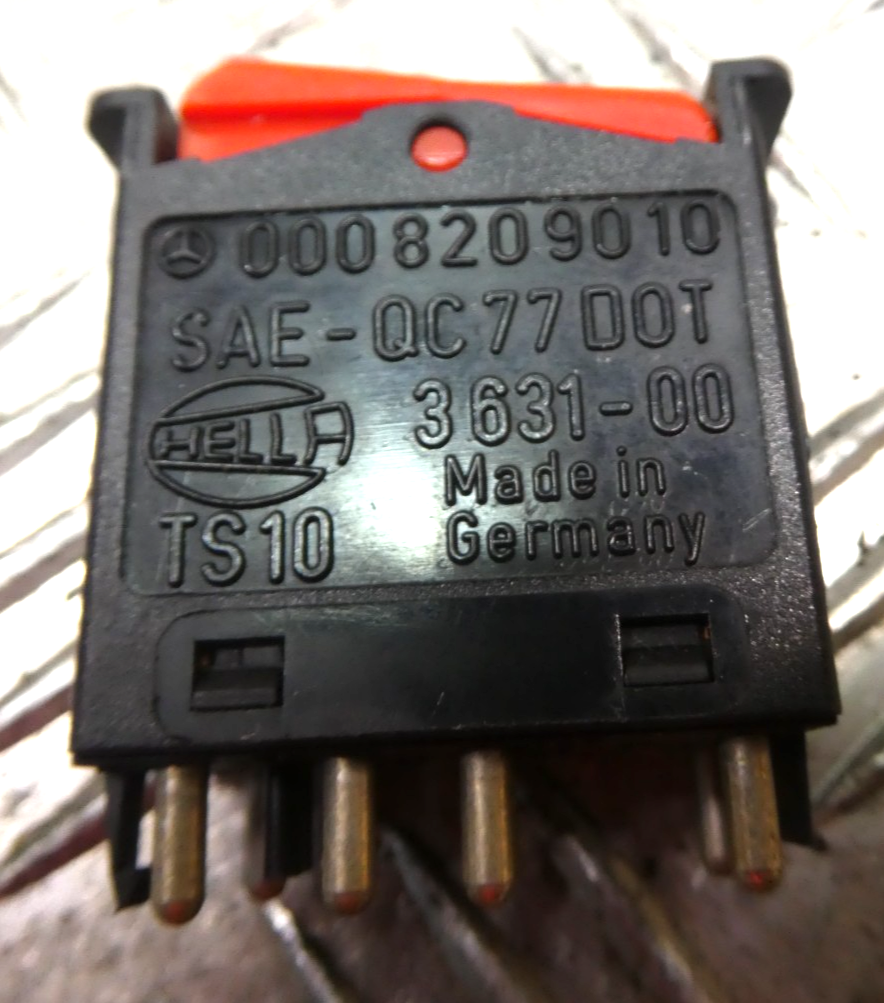 Original Mercedes-Benz W126 C126 SEC Schalter Warnblinker gebraucht - 0008209010 – Produktansicht 3