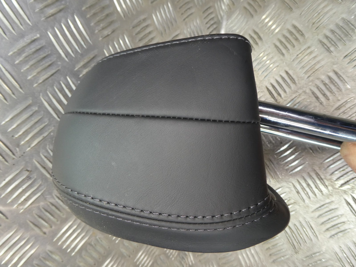 Porsche Macan 95B Schwarz Leder Kopfstütze hinten rechts o. links . ORIGINAL gebraucht - NEUWERTIG – Produktansicht 6
