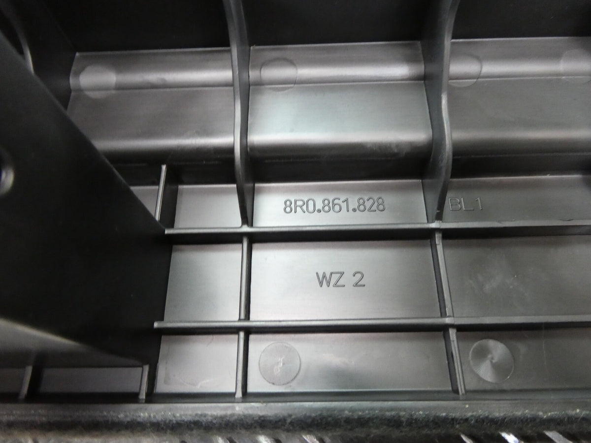 Porsche Macan 95B Füllstück Abdeckung Links schwarz 95B861828 ZG1EM20 ORIGINAL gebraucht - Kofferraum – Produktansicht 6