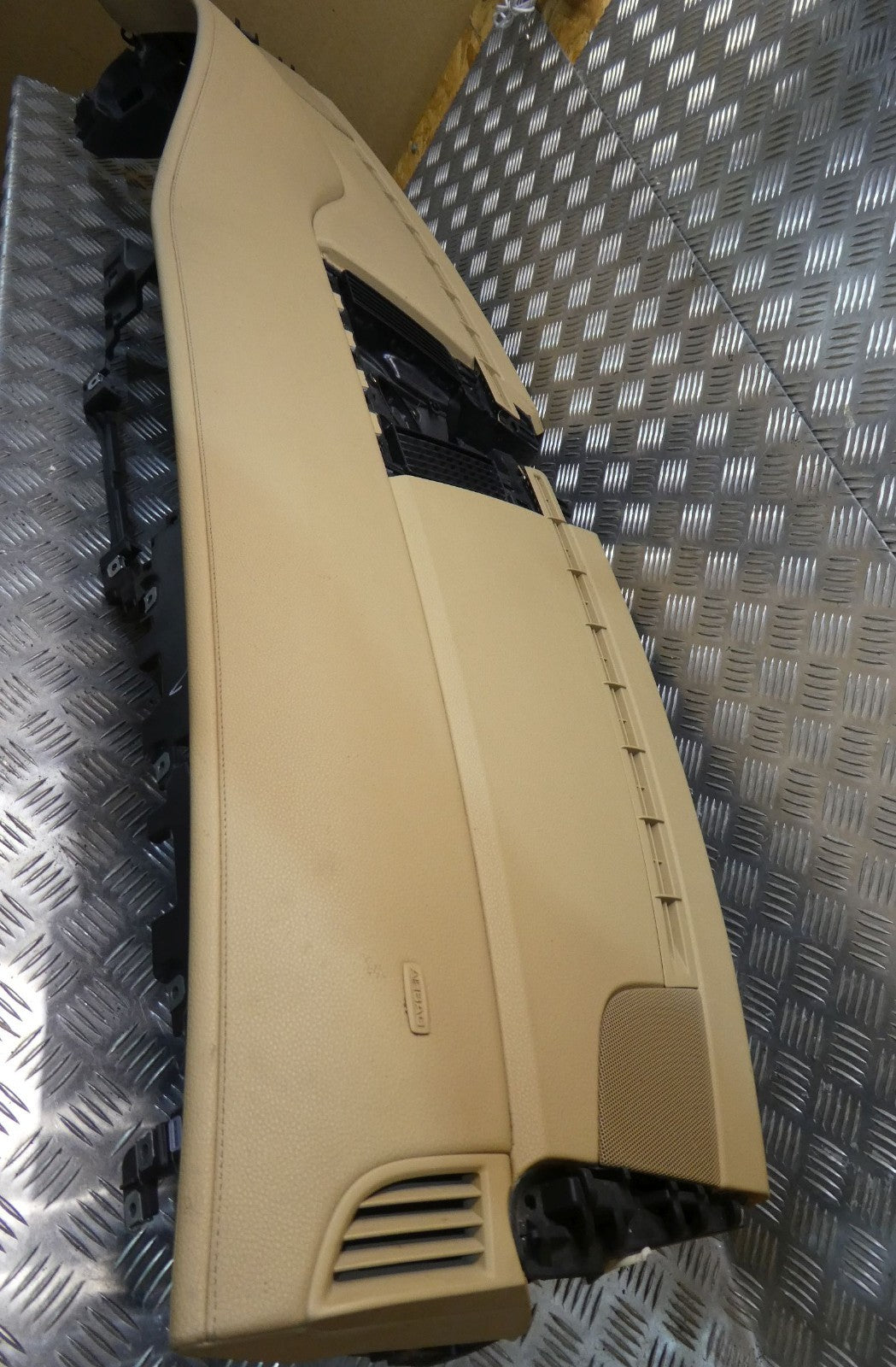 Porsche Panamera 970 Facelift Armaturenbrett Luxorbeige 97080307107 ORIGINAL gebraucht - 97055210107 – Produktansicht 3