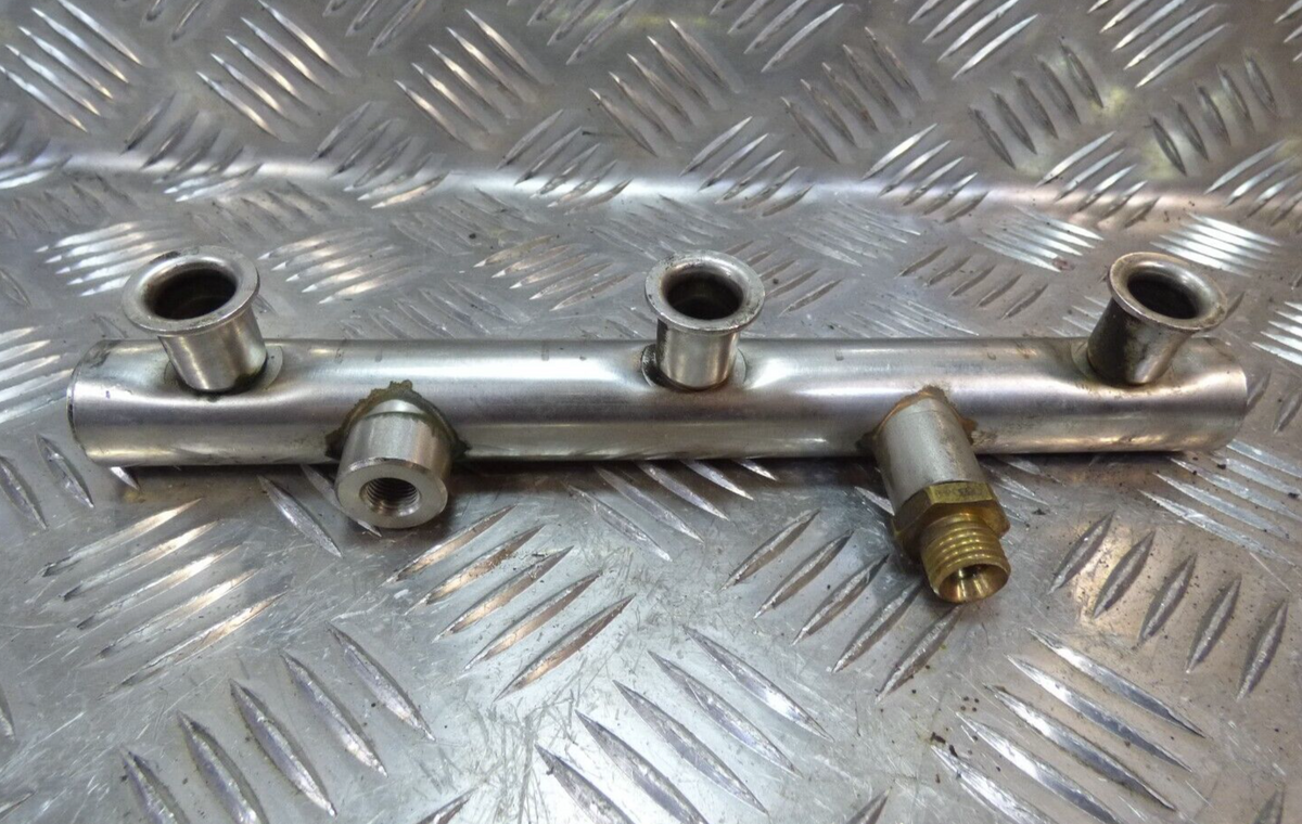 Porsche Cayenne 92A 3.0 Hybrid links Railrohr 06E130089D ORIGINAL gebraucht - Kraftstoffverteiler – Produktansicht 1