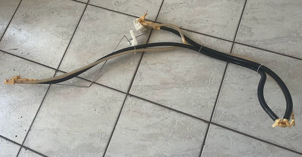 Porsche Cayenne II 92A satz für Linke Kraftstoffpumpe 7P6919715A ORIGINAL gebraucht - Kraftstoffrohr – Produktansicht 1
