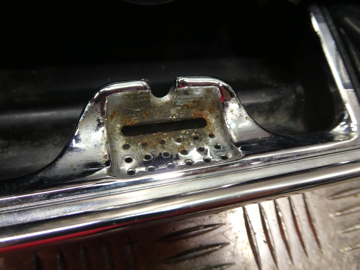Mercedes-Benz W126 SEC C126 Aschenbecher vorne unvollständig – Produktansicht 4