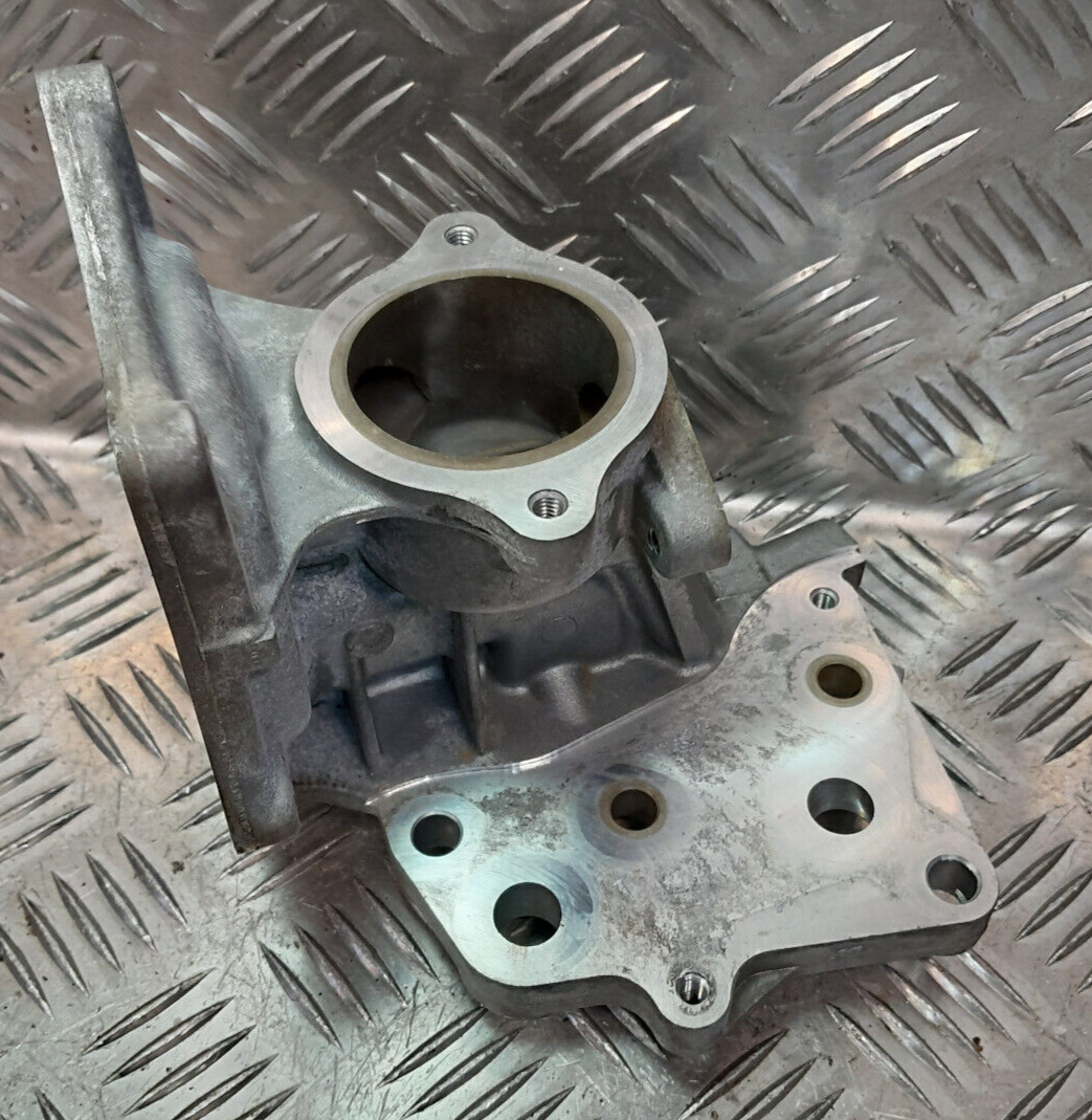 OPEL ASTRA K 1.4 Turbo Original Wasserpumpe Gehause Halter gebraucht - 12641869 – Produktansicht 1