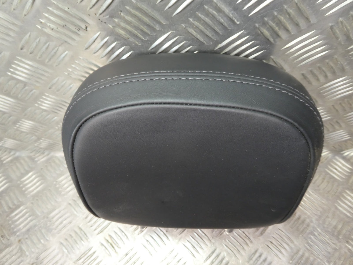 Porsche Macan 95B Schwarz Leder Kopfstütze hinten rechts o. links . ORIGINAL gebraucht - NEUWERTIG – Produktansicht 4