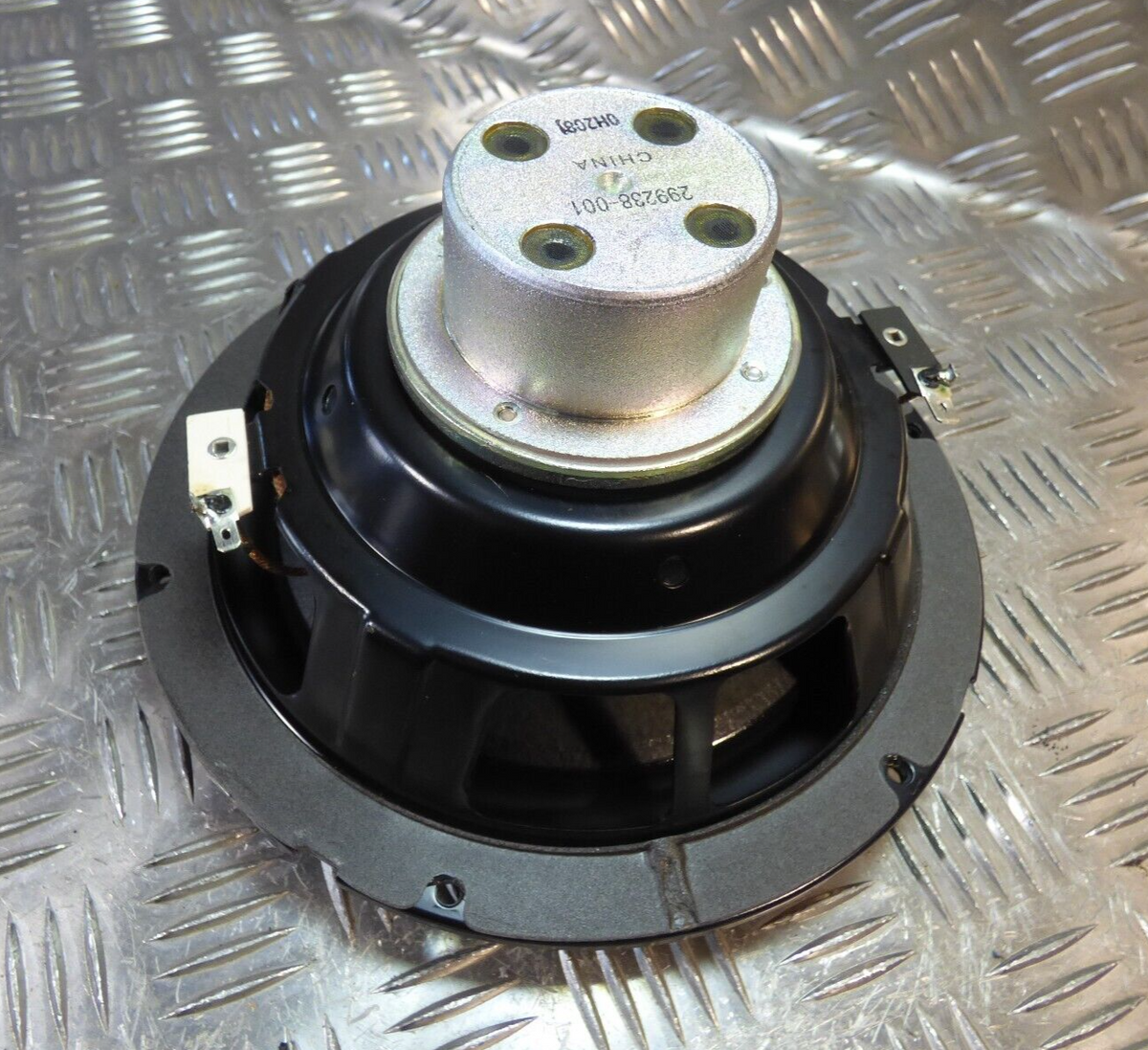 Porsche Cayenne 92A BOSE Subwoofer Bass Lautsprecher 7P5035481D ORIGINAL gebraucht - - 95864501000 – Produktansicht 4