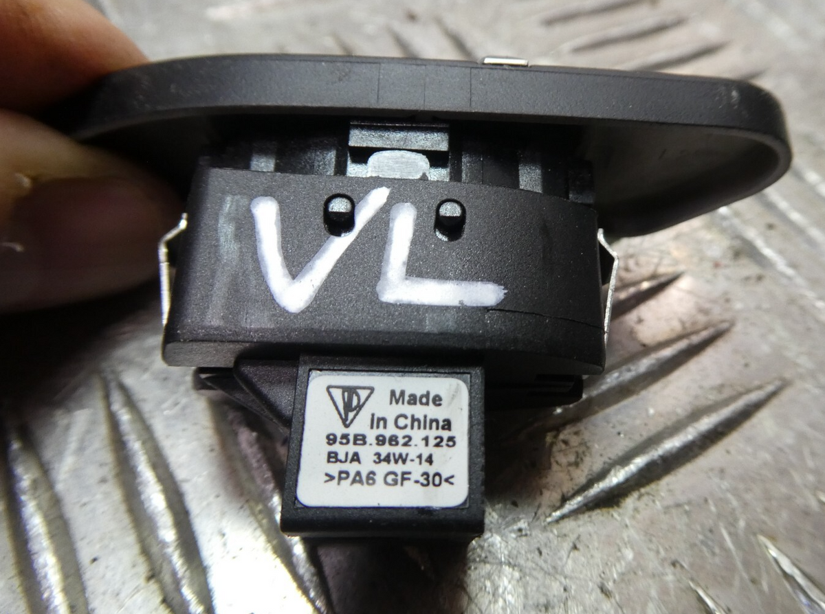 Porsche Macan 95B 95B962125B ZV Schalter Zentralverriegelung Links gebraucht - Original – Produktansicht 3