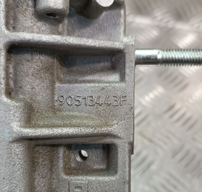 Jeep Grand Cherokee WK2 3.0 CRD Halter Abgaskühler AGR Kühler ORIGINAL gebraucht - 90513443F – Produktansicht 3