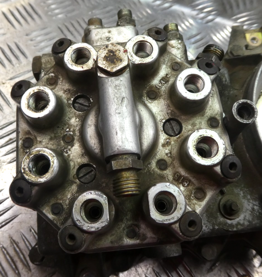 Mercedes-Benz W126 C126 Mengenteiler für Einspritzanlage BOSCH ORIGINAL gebraucht - 0438100088 – Produktansicht 1