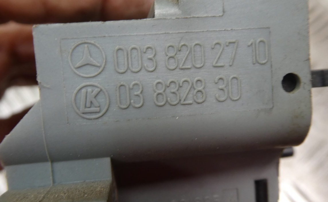 Mercedes-Benz W126 C126 SEC Schalter links elektrische Sitzverstellung Memory – Produktansicht 3