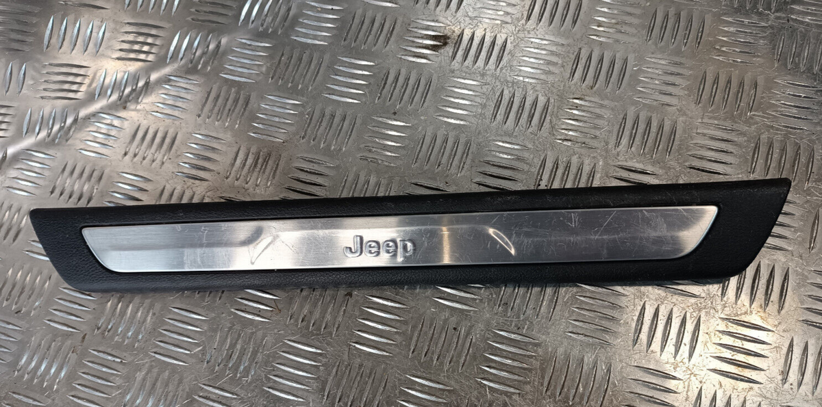 Jeep Grand WK2 Leiste Einstiegsleiste Vorne . P1NC80DX9AB ORIGINAL gebraucht - Cherokee – Produktansicht 1
