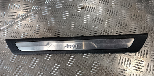 Jeep Grand WK2 Leiste Einstiegsleiste Vorne . P1NC80DX9AB ORIGINAL gebraucht - Cherokee – Produktansicht 1