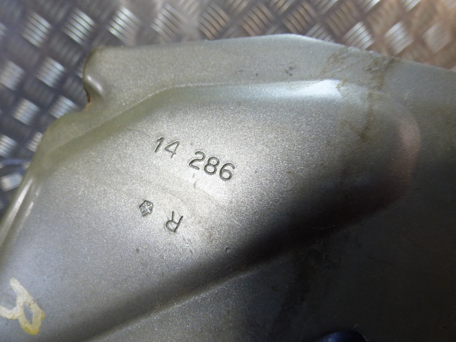 Jeep KL 2015 Motorhaube Scharnier R + L silber ORIGINAL gebraucht - Cherokee – Produktansicht 7