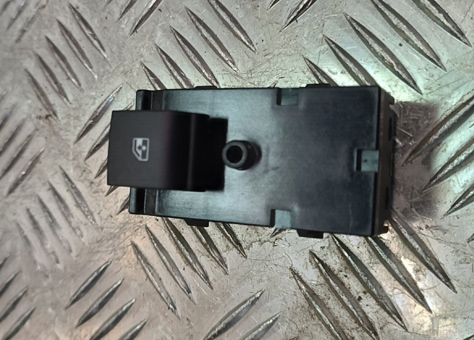 OPEL ASTRA K Kombi 1.0 Original Fensterheberschalter GM 321969 8164 gebraucht - 13408452 – Produktansicht 1