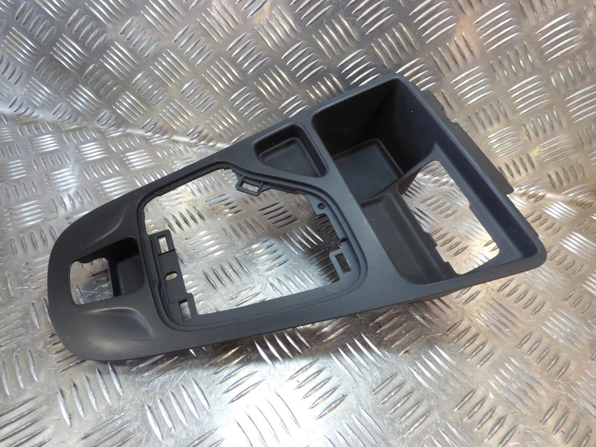 Jeep KL 2015 Blende Abdeckung Rahmen Mittelkonsole 1UJ61DX9AC ORIGINAL gebraucht - Cherokee – Produktansicht 1