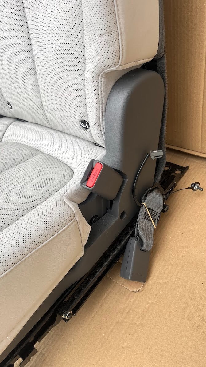 HYUNDAI IONIQ 5 Leder Sitze Hinten Recht Weiß Ausstattung wie NEU ORIGINAL gebraucht - reichhaltigste – Produktansicht 4