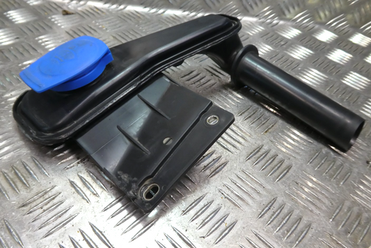 Orig PORSCHE MACAN 3.0 TDI EINFÜLLSTUTZEN TANK 95B955449A 95B955452A ORIGINAL gebraucht - WASCHANLAGE – Produktansicht 1
