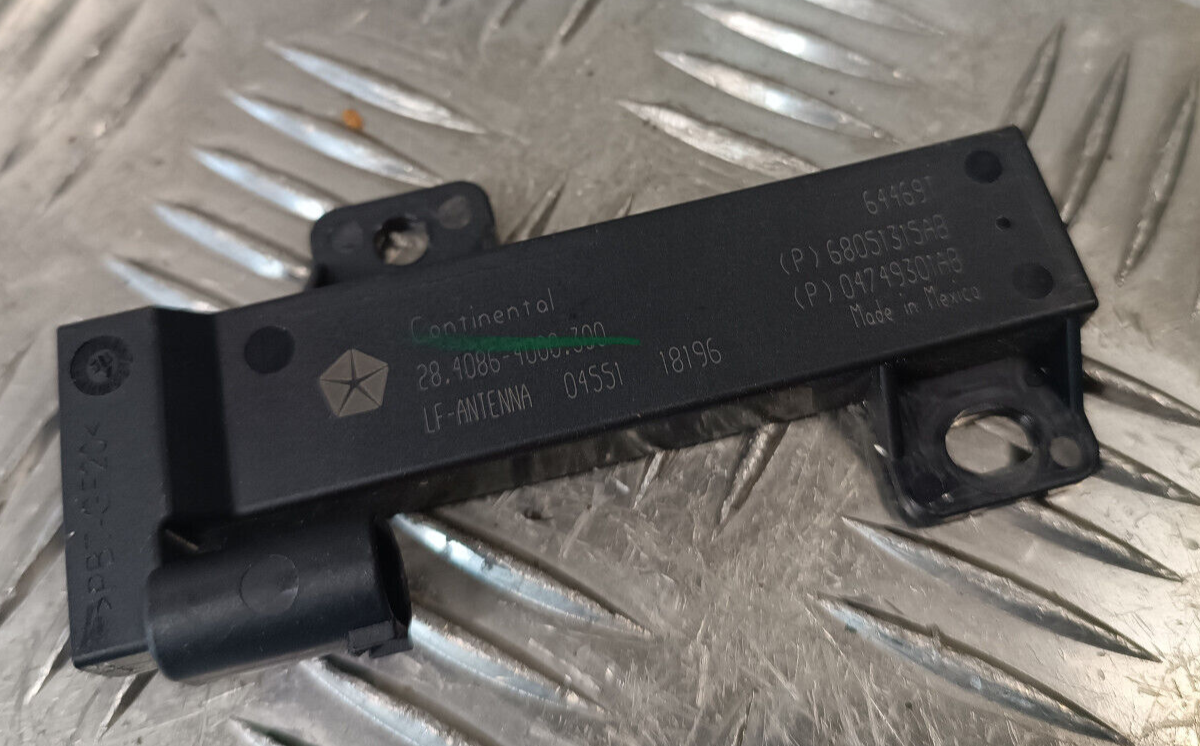 Jeep Grand Cherokee WK2 Radio Antenne Hinten Module . ORIGINAL gebraucht - 68051315AB – Produktansicht 1