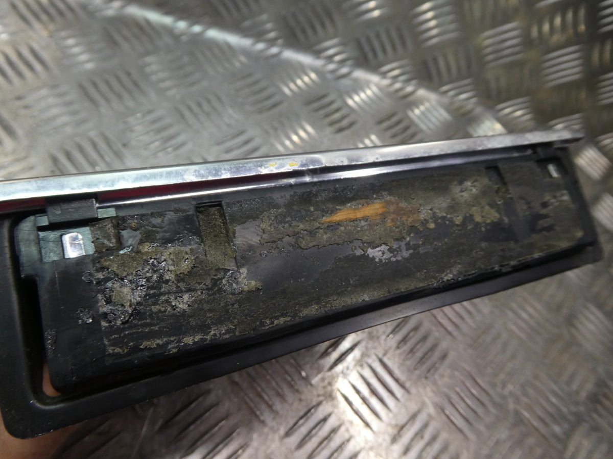 Mercedes-Benz W126 SEC C126 Aschenbecher vorne unvollständig – Produktansicht 2