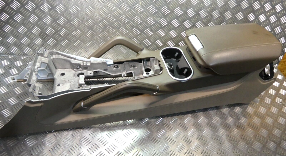Porsche Cayenne 92A komplette Farbe: Tartufo ORIGINAL gebraucht - Armlehne – Produktansicht 1