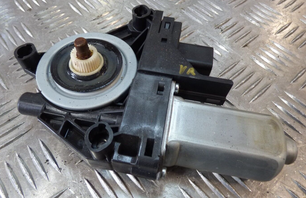 Jeep KL 2015 Fensterhebermotor vorne rechts Motor Scheibe 931401-104 ORIGINAL gebraucht - Cherokee – Produktansicht 1