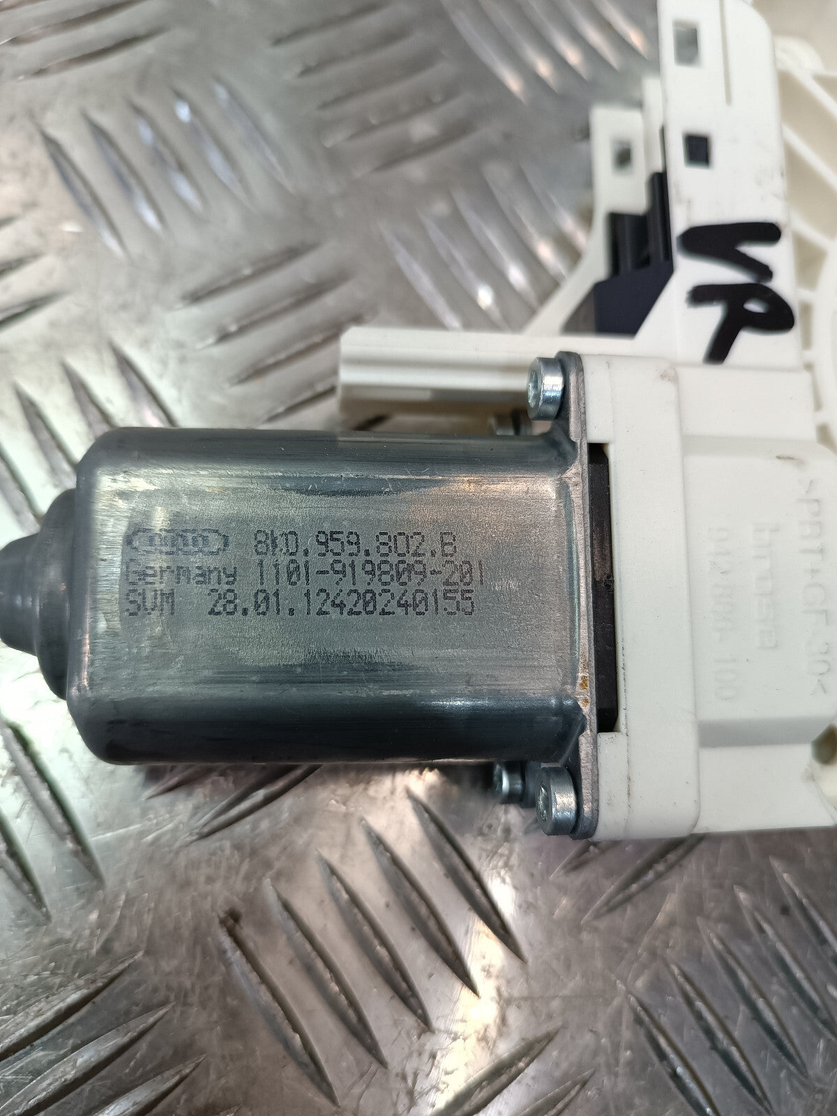 Porsche Cayenne S 92A Vorne Rechts Motor 8K0959802B ORIGINAL gebraucht - Fensterhebermotor – Produktansicht 3