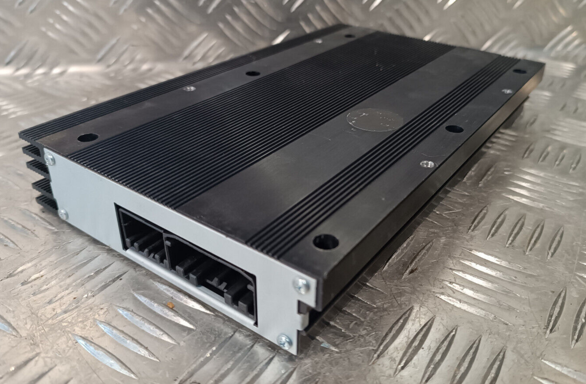 Jeep Grand Cherokee WK2 Steuergerät Audio Verstärker Amplifier ORIGINAL gebraucht - 68248754AB – Produktansicht 2