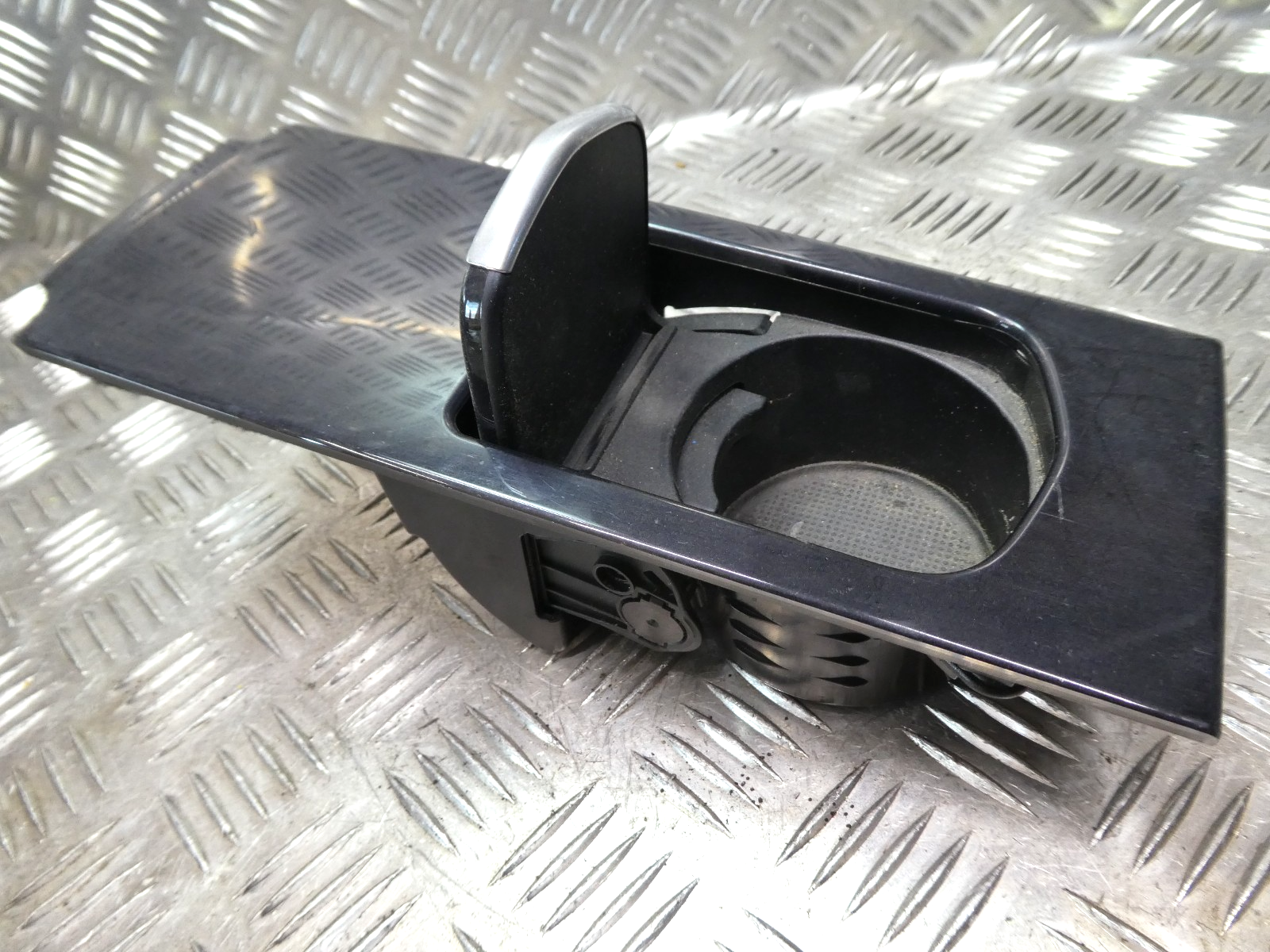 Porsche Panamera 970 Cupholder Getränkehalter Hinten Klavierlack ORIGINAL gebraucht - 97055348100 – Produktansicht 1