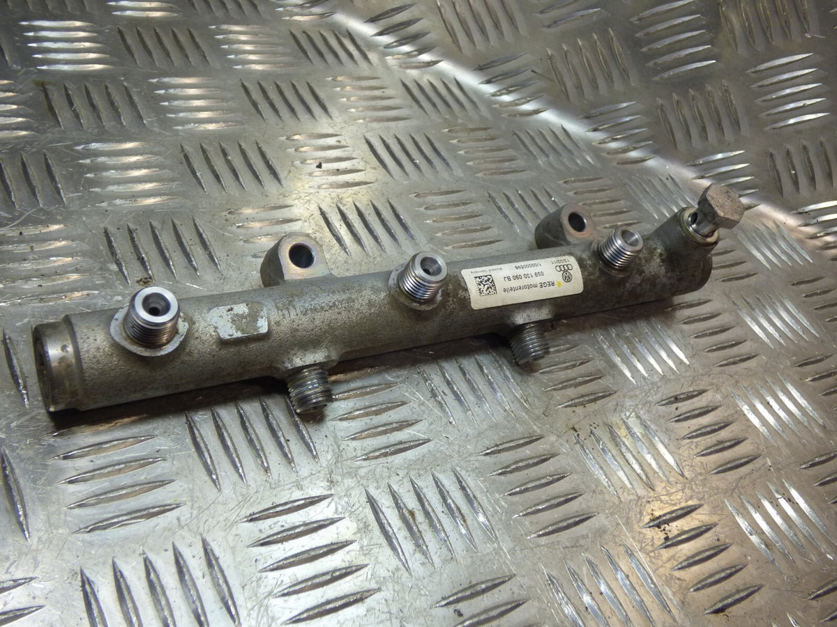 Porsche Cayenne 92A 3.0 TDI Kraftstoffverteiler Einsprizleiste ORIGINAL gebraucht - 059130090BJ – Produktansicht 1