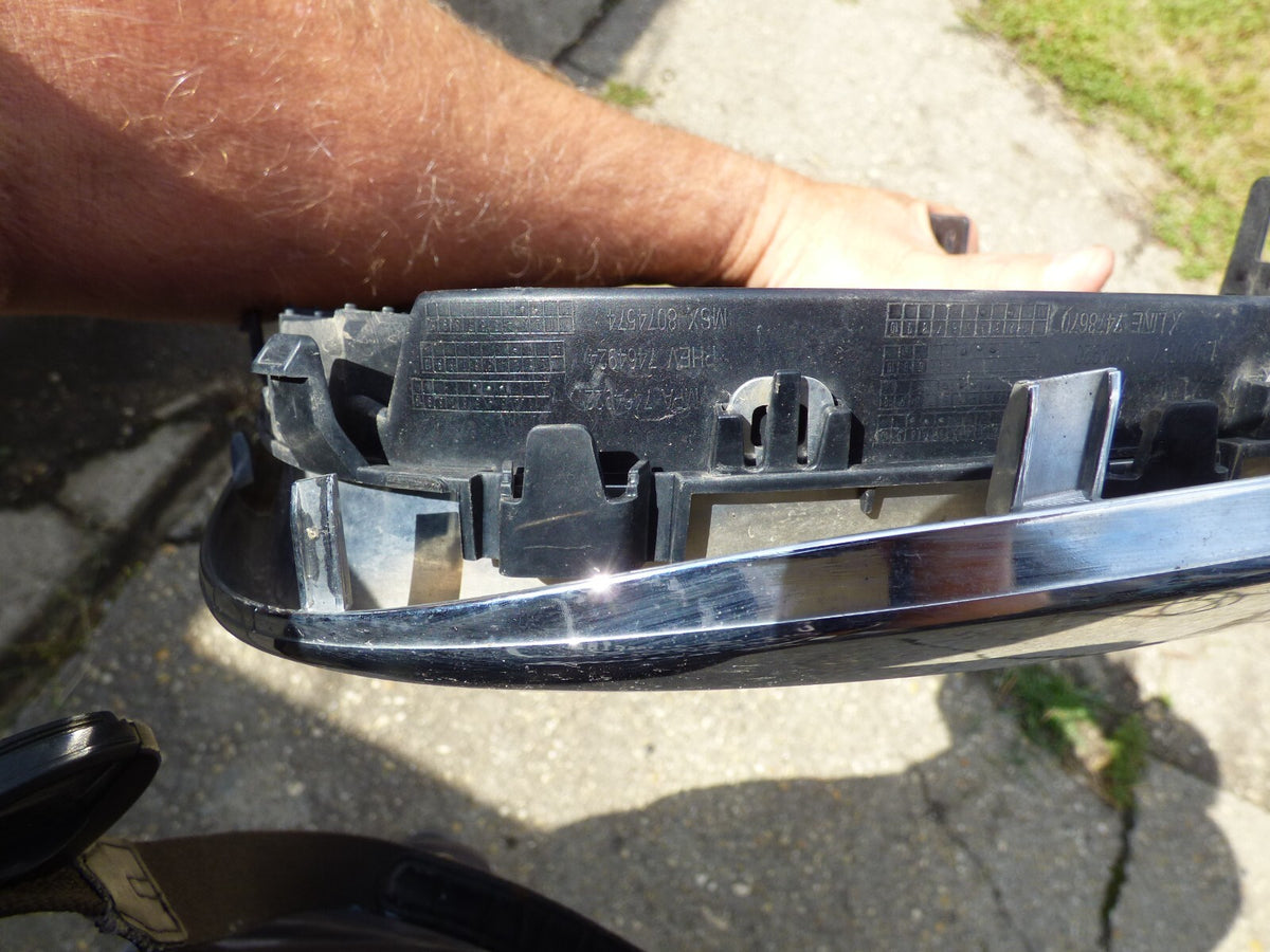 Original BMW X3 +X4 G01 + G02 F98 Grill vorne rechts gebraucht - 7464922 – Produktansicht 8
