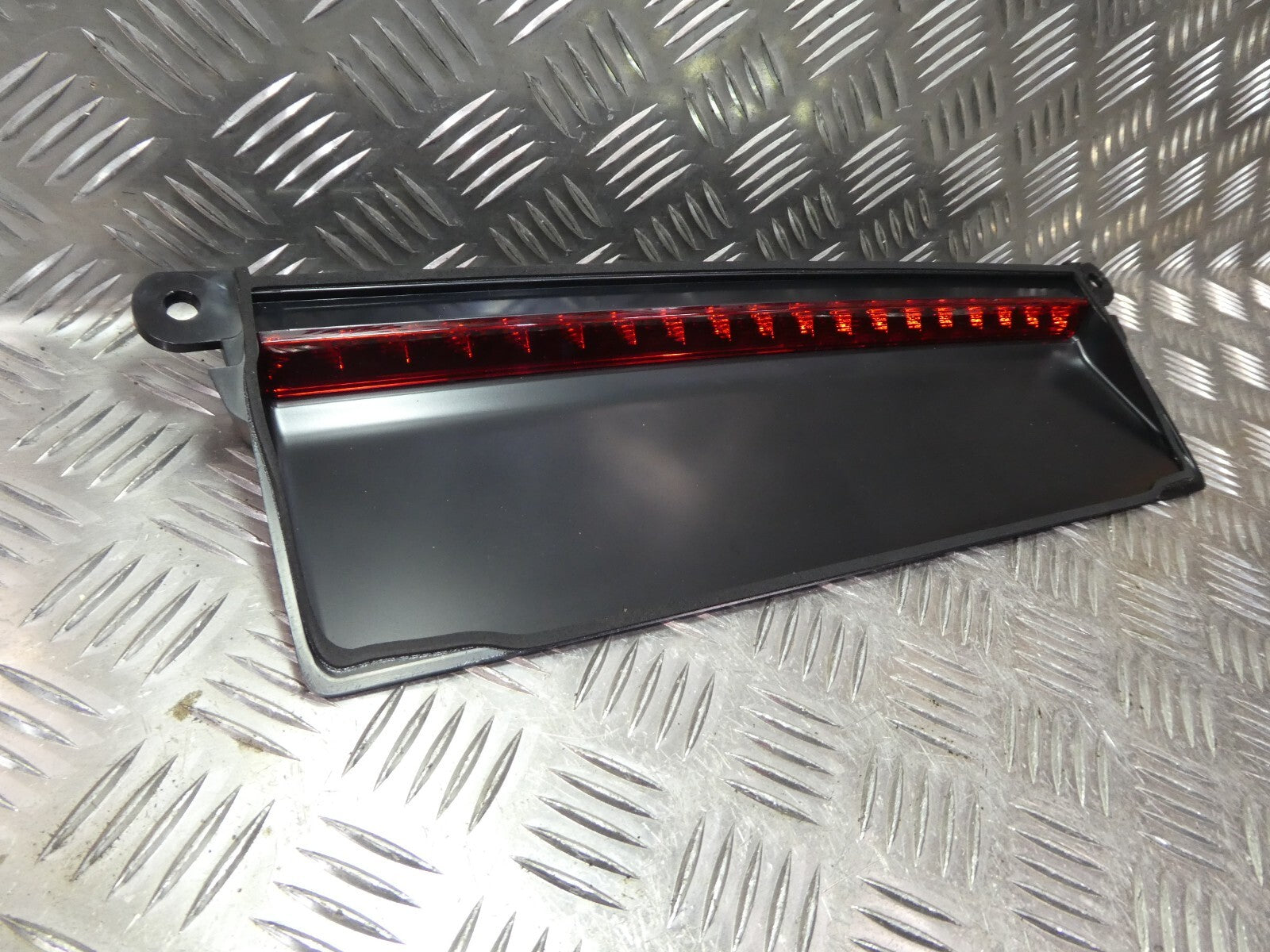 Porsche Panamera 970 Bremsleuchte Zusatzleuchte ORIGINAL gebraucht - 97063105004 – Produktansicht 2