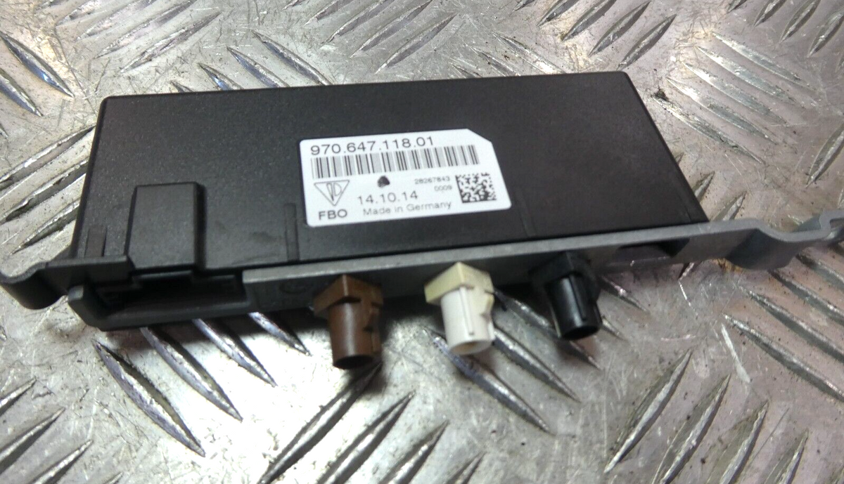 Porsche Panamera 970 2015 Antennenverstärker hinten rechts ORIGINAL gebraucht - 97064711801 – Produktansicht 1