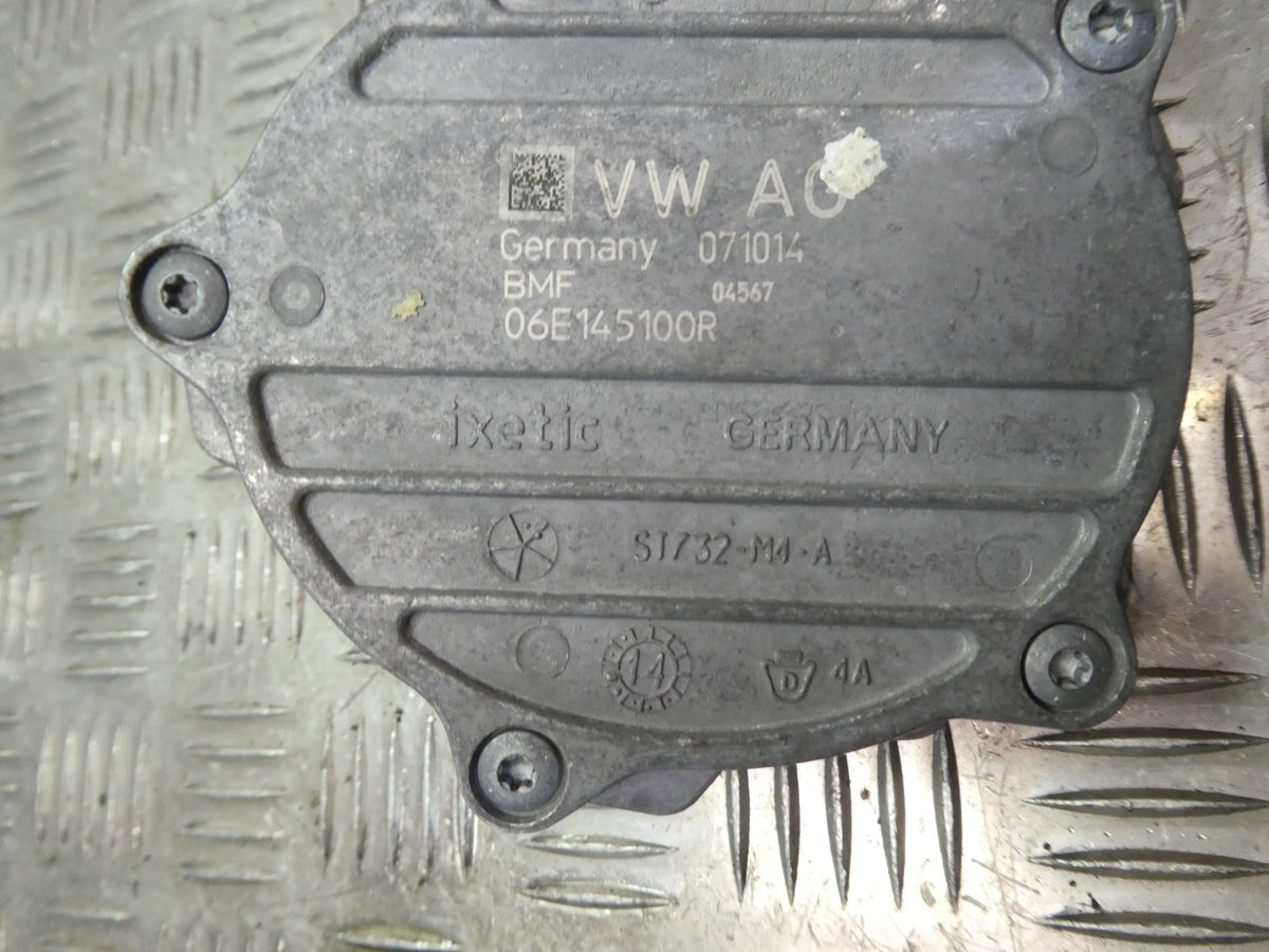 Porsche 3.0 E-Hybrid Unterdruckpumpe Bremsanlage 06E145100R ORIGINAL gebraucht - Panamera – Produktansicht 3