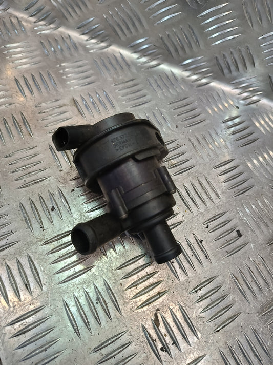 Porsche Panamera 970 Original Zusatzwasserpumpe Zirkulationswasser gebraucht - 97057255100 – Produktansicht 1