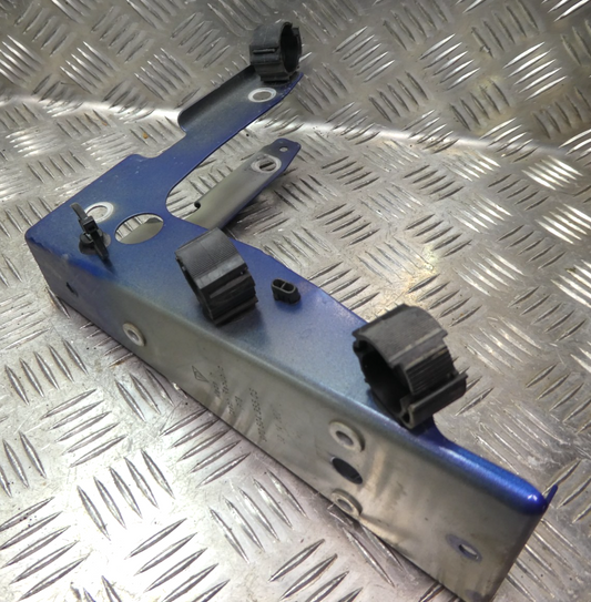 Porsche 970 Halter Konsole Scheinwerfer aussparung Kotflügel vorne Link ORIGINAL gebraucht - Panamera – Produktansicht 1