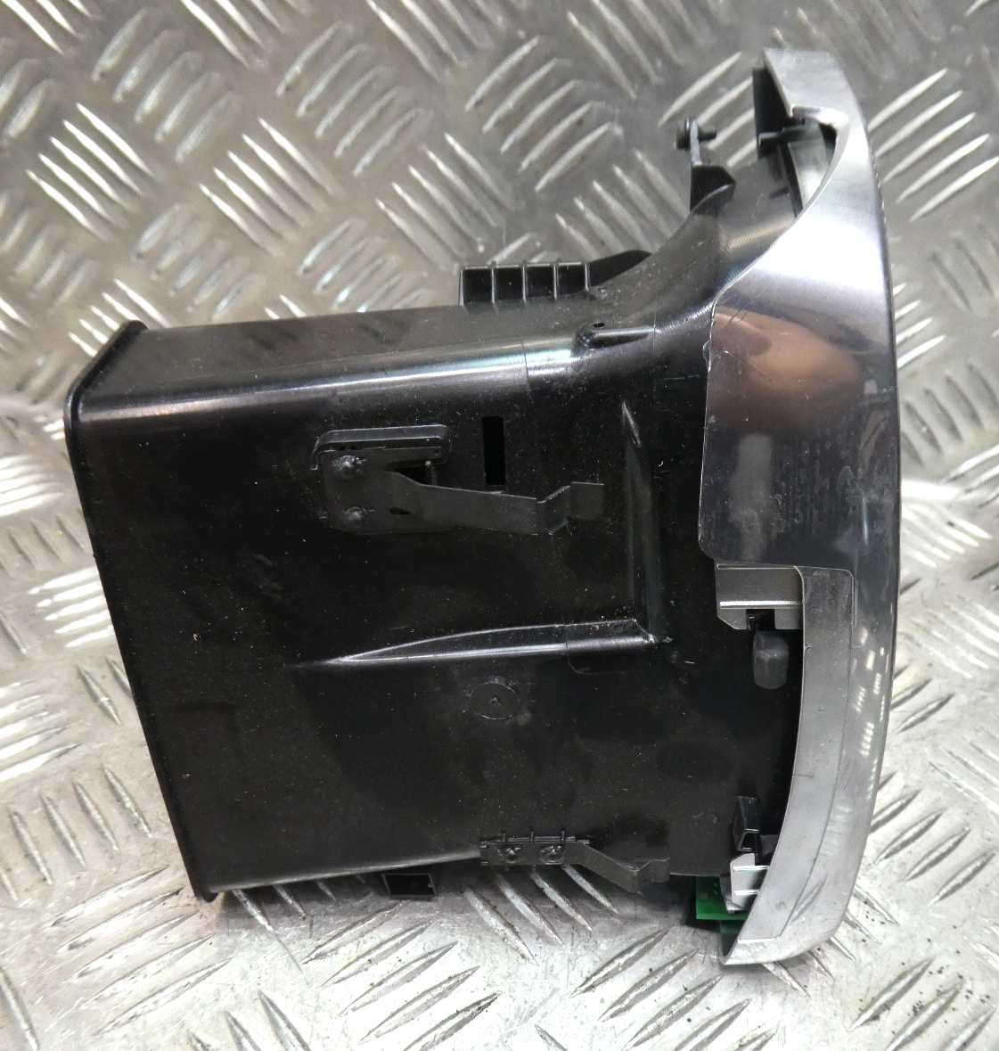 Porsche Panamera S 970 Luftdüse Armaturenbrett Rechts Mitte ORIGINAL gebraucht - 97055214203 – Produktansicht 2