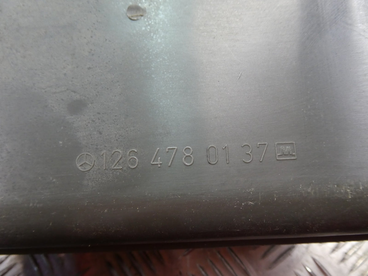 Mercedes-Benz C126 W126 Coupe SEC Abdeckung Kraftstoffpumpe ORIGINAL gebraucht - 1264780137 – Produktansicht 4