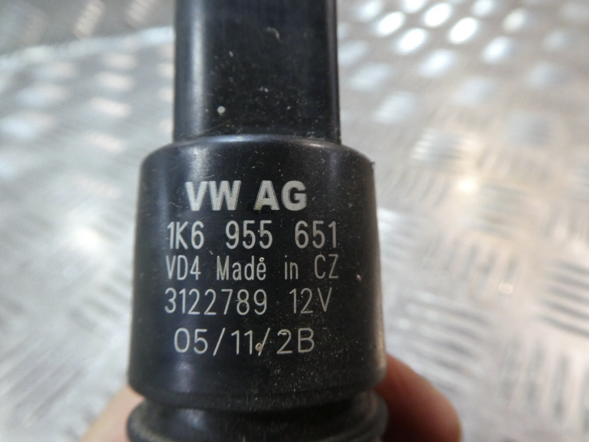 Porsche Cayenne 958 92A Scheibenwaschpumpe Pumpe 1K6955651 ORIGINAL gebraucht - Wischwasserpumpe – Produktansicht 3