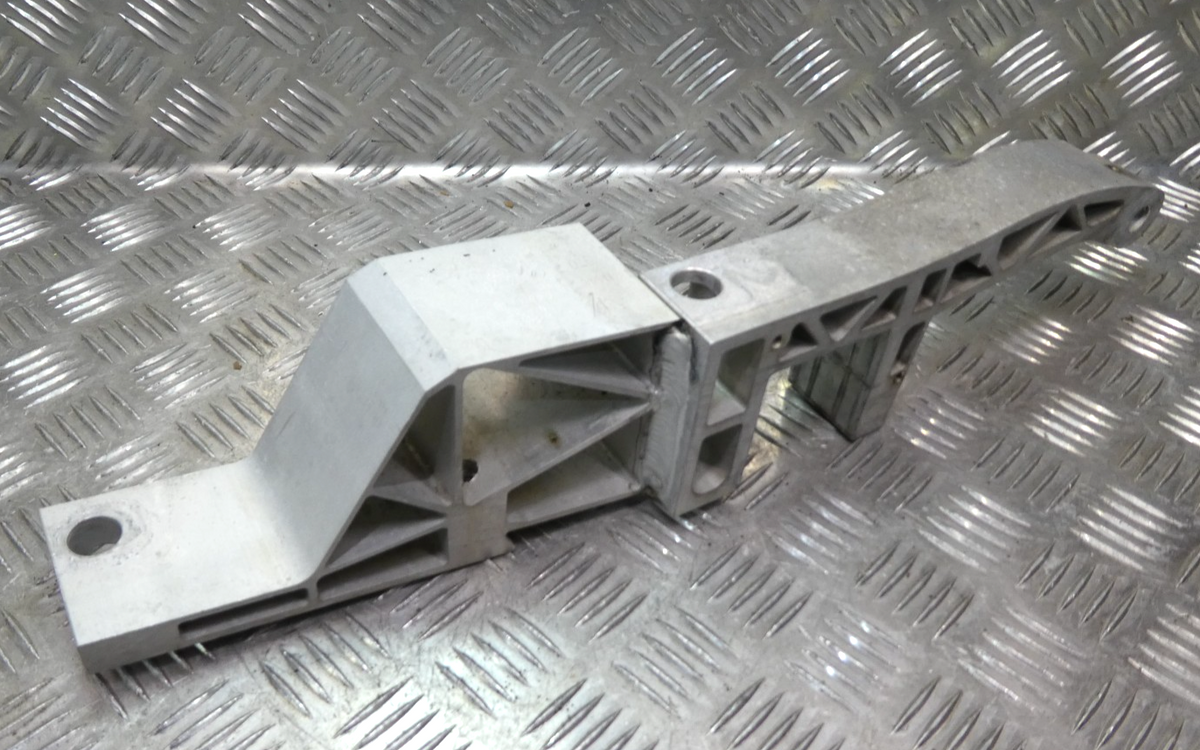 Porsche Panamera 970 Hilfsrahmenhalter Verstärkung Vorne Links ORIGINAL gebraucht - 97034111320 – Produktansicht 1