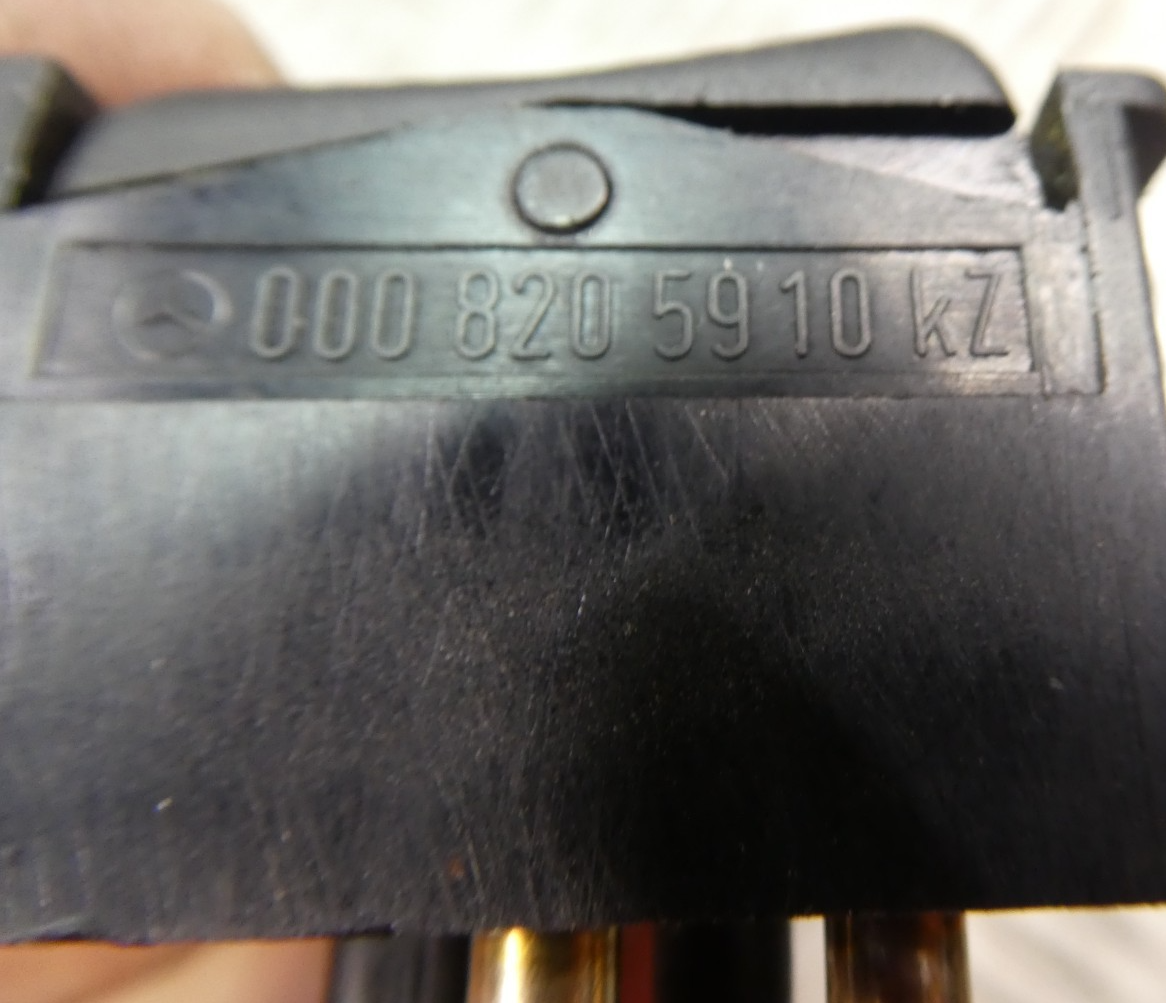 Original Mercedes-Benz W126 C126 SEC Schalter Innenbeleuchtung gebraucht - 0008205910 – Produktansicht 3