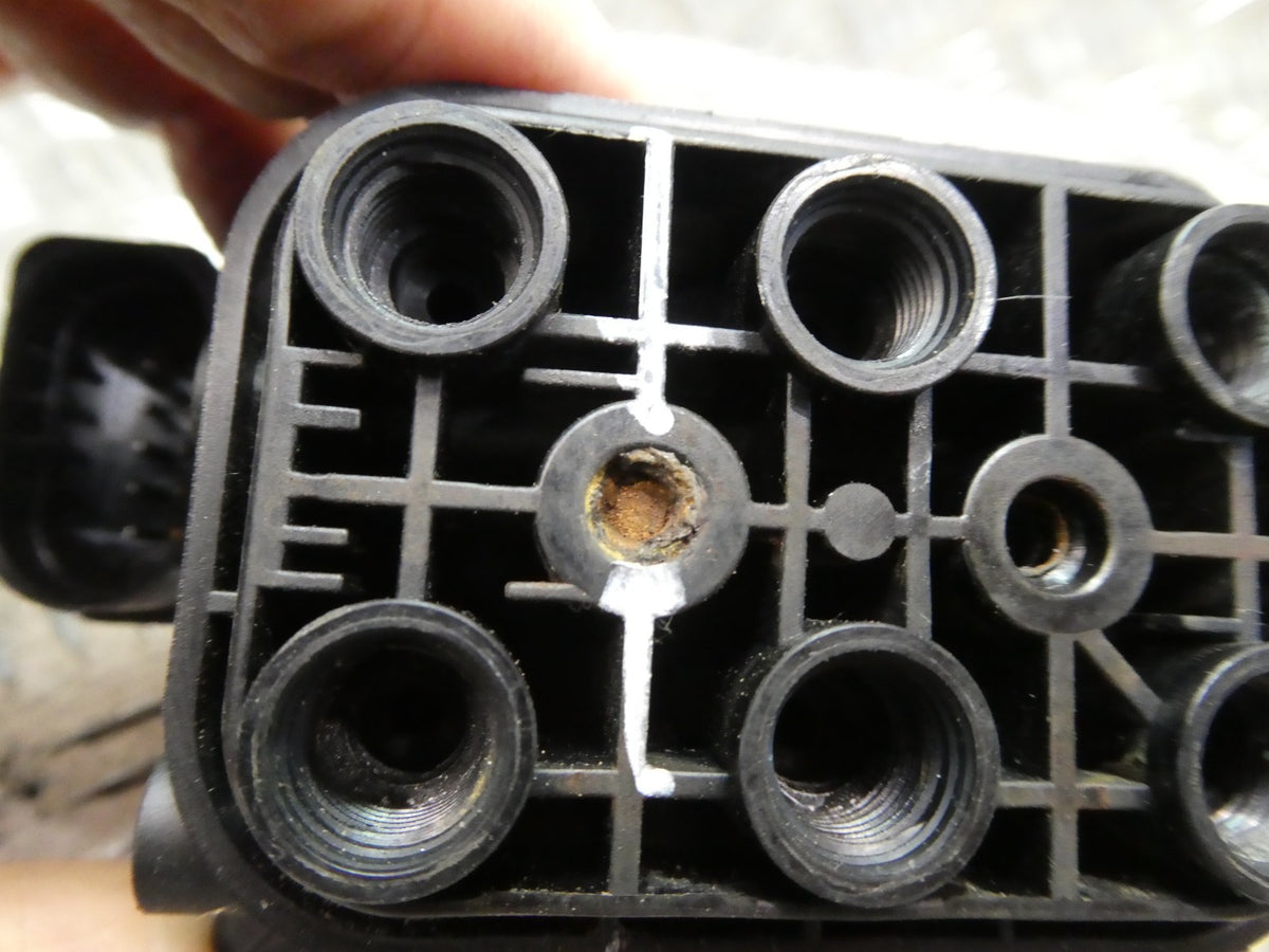 Orig. PORSCHE MACAN 3.0 TDI Ventilblock 15-1524-0027.2 Continental ORIGINAL gebraucht - Luftfederung – Produktansicht 4