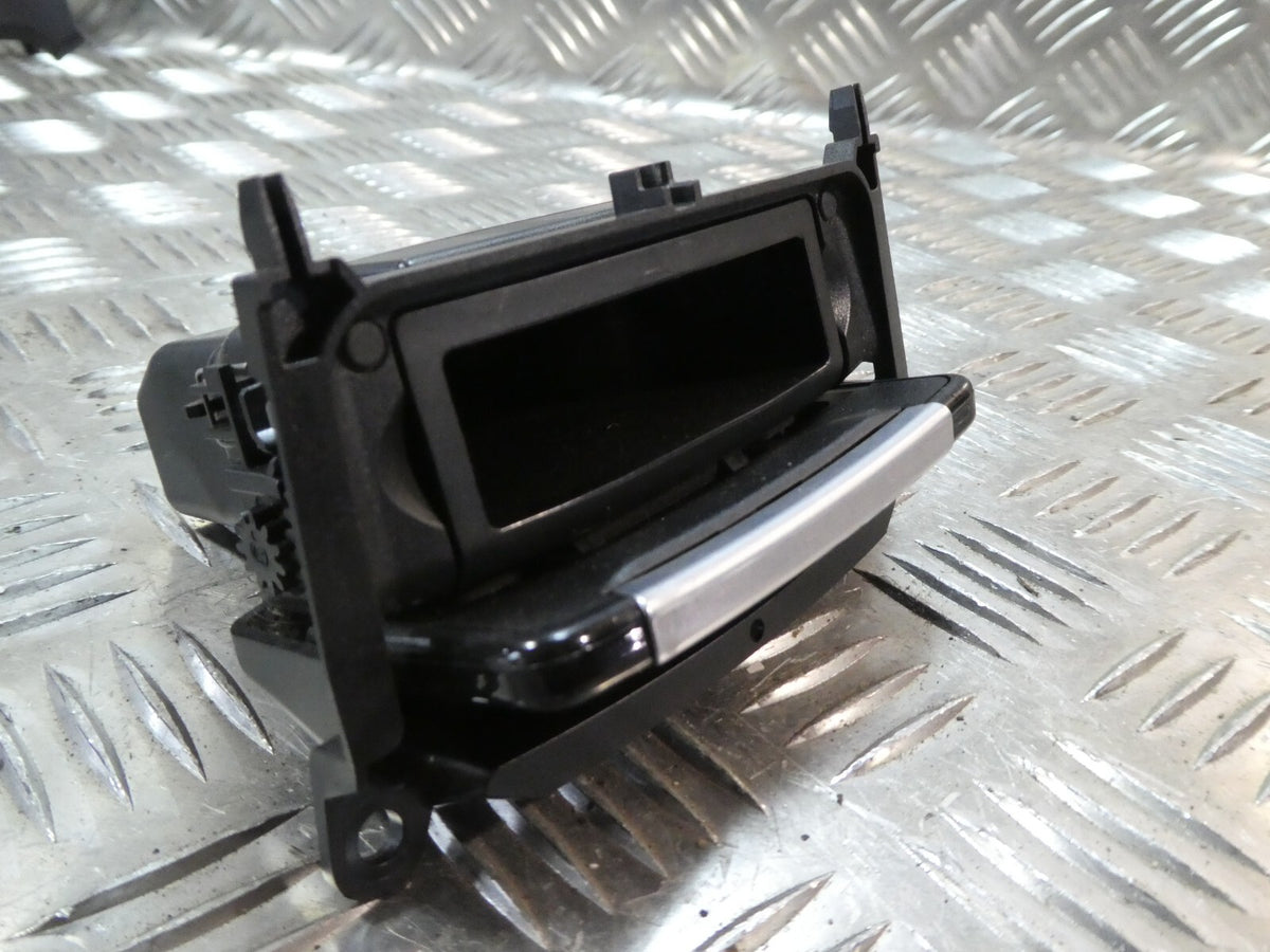 Porsche Cayenne 92A mitte vorn KLAVIER 7P5857273B ORIGINAL gebraucht - Aschenbecher – Produktansicht 3