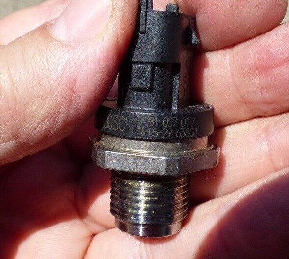 JEEP COMPASS II 2.0 CRD Sensor in Einspritzleiste 0 281 007 017 ORIGINAL gebraucht - Kraftstoffdruck – Produktansicht 2